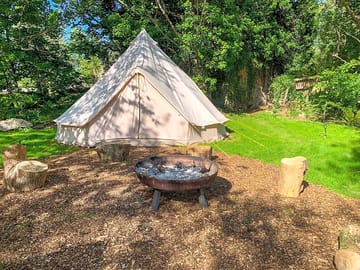Bell tent (added by manager 29 Sep 2022)
