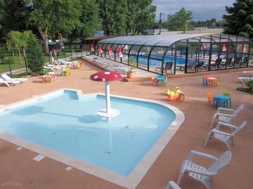 Indoor heated pool and outdoor paddling pool (added by manager 22 Jul 2016)