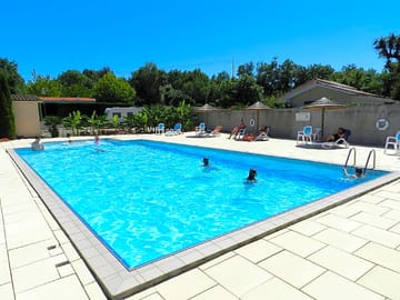 The seasonal swimming pool (added by manager 04 Sep 2016)