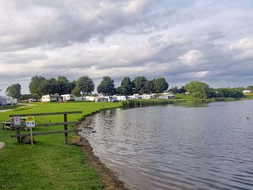 Lakeside camping (added by manager 28 Jul 2022)