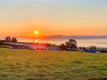 Visitor image of the excellent sunrises with coastal views at the top of the field. (added by manager 01 Mar 2023)