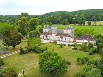 Aerial shot of the château and garden