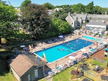 Outdoor pool and on-site pub, the Manor Arms