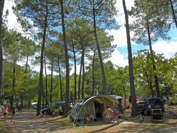 Emplacement camping pour tente, caravane, camping-car, van Camping 4 étoiles Hourtin Gironde