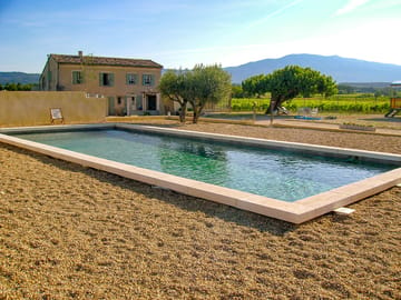 Outdoor pool with views of Mont Ventoux
