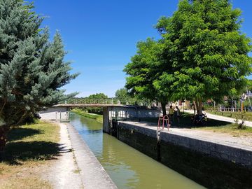 On the banks of the Nivernais canal