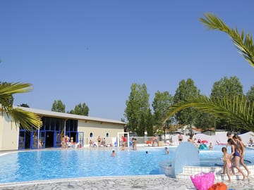 Outdoor swimming pool (added by manager 12 Feb 2016)