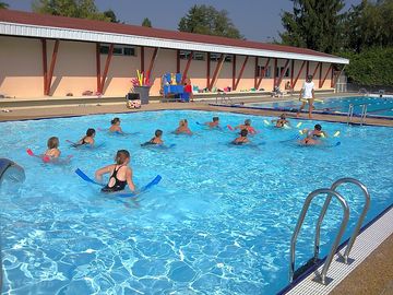 The public swimming pool is situated right next to the campsite (added by manager 05 Apr 2016)