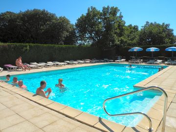 Outdoor pool (added by manager 09 May 2017)