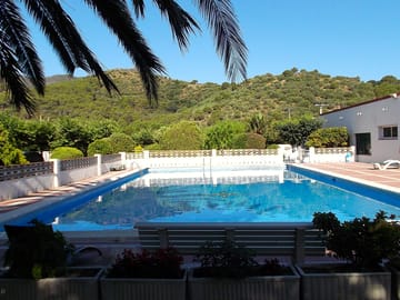 Outdoor swimming pool (added by manager 29 Jun 2015)
