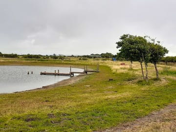 Lake on site (added by manager 29 Jul 2021)