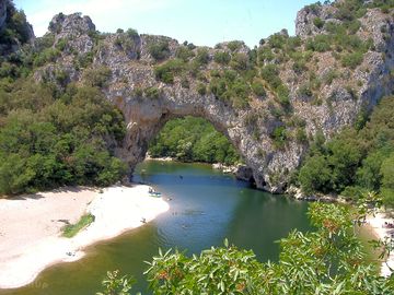 Vallon-Pont-d'Arc (added by manager 04 May 2015)