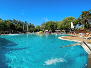 Swimming pool and sun terrace (added by manager 19 Nov 2015)