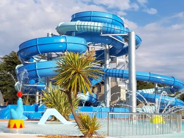 Waterslides 11 meters high (added by manager 18 Dec 2020)