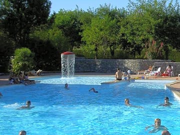 Heated outdoor swimming pool (added by manager 07 Feb 2017)