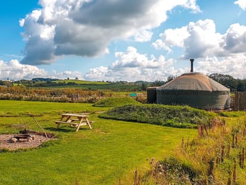 Curlew yurt and firepit (added by manager 12 Oct 2022)