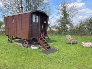 Outside the Shepherds Hut (added by manager 26 Apr 2022)