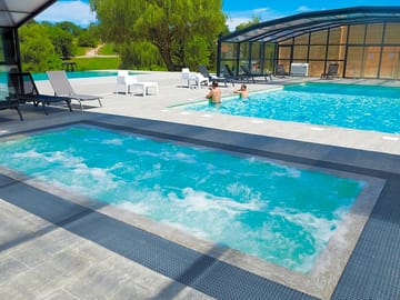 Outdoor pool and Jacuzzi (added by manager 26 Jul 2017)
