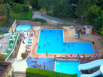 The swimming pool and the slides (added by manager 27 Oct 2016)