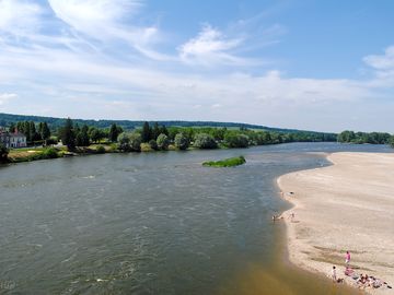Beach on the Loire, next to the site