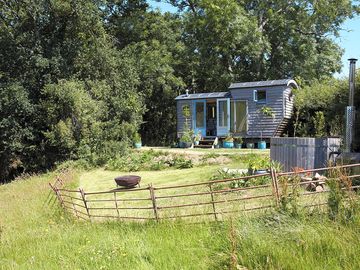 Shepherd's hut and hot tub (added by manager 04 Jul 2023)