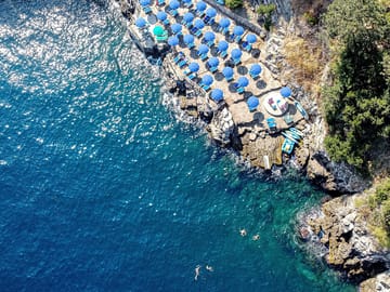 Beach seen from above (added by manager 09 Sep 2021)