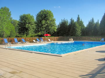 Outdoor pool with large sun terrace (added by manager 01 Sep 2022)