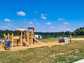 Site park by the lake