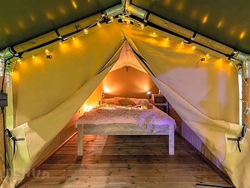 One-bed safari tent