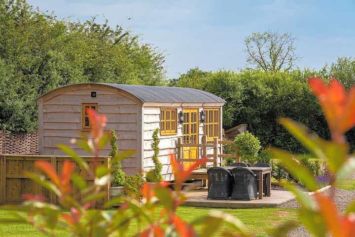 Glamping near me open now
