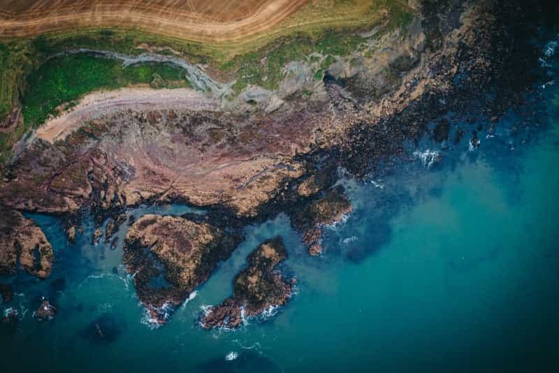 The coast of East Lothian from above (Milosz Falinski on Unsplash)