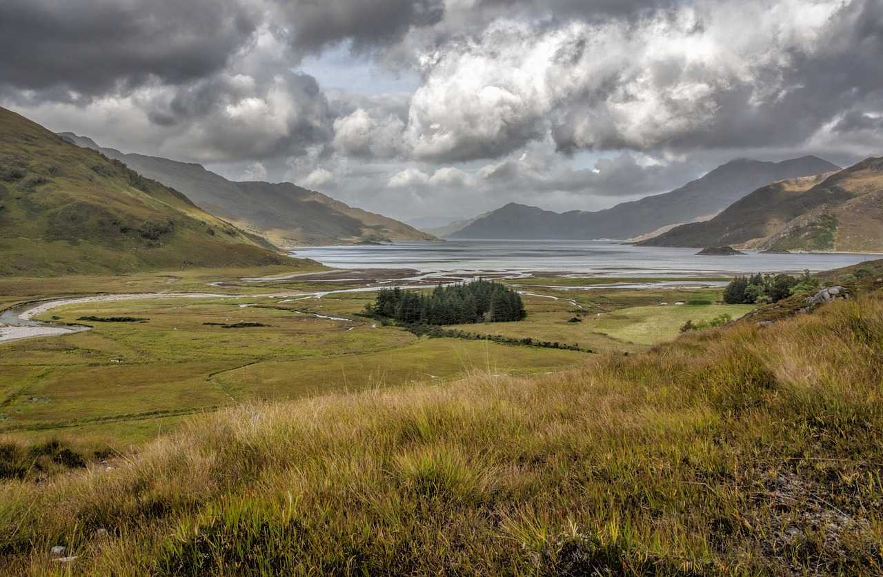 Hiking routes in the Scottish Highlands (Ivor Bond on Pixabay)
