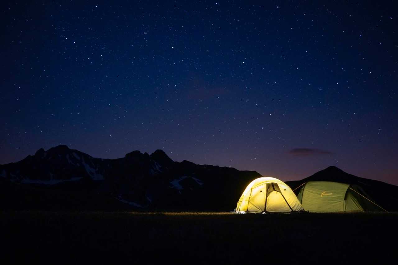Tents at night (Hugues de BUYER-MIMEURE / Unsplash)