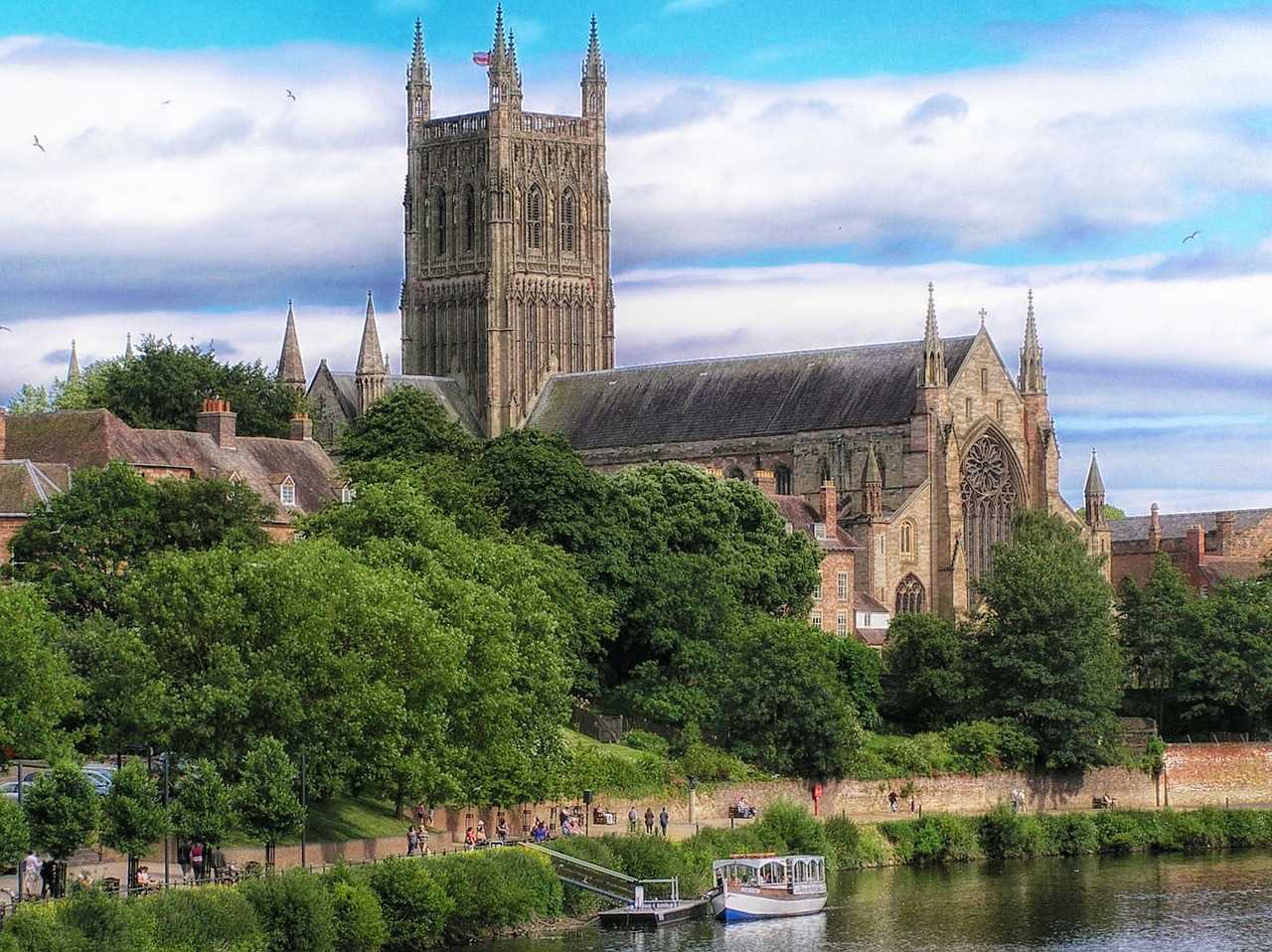 Worcester Cathedral (David Mark on Pixabay)